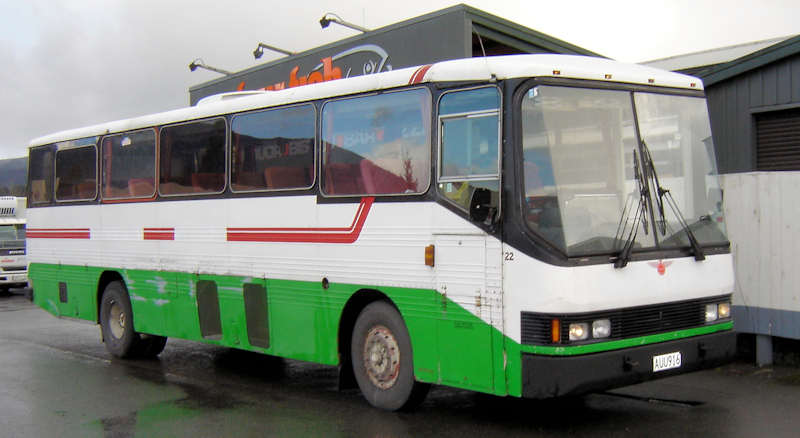 Bedford YMT AUU916