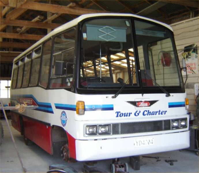 Tour & Charter YD4704 Hino AC140