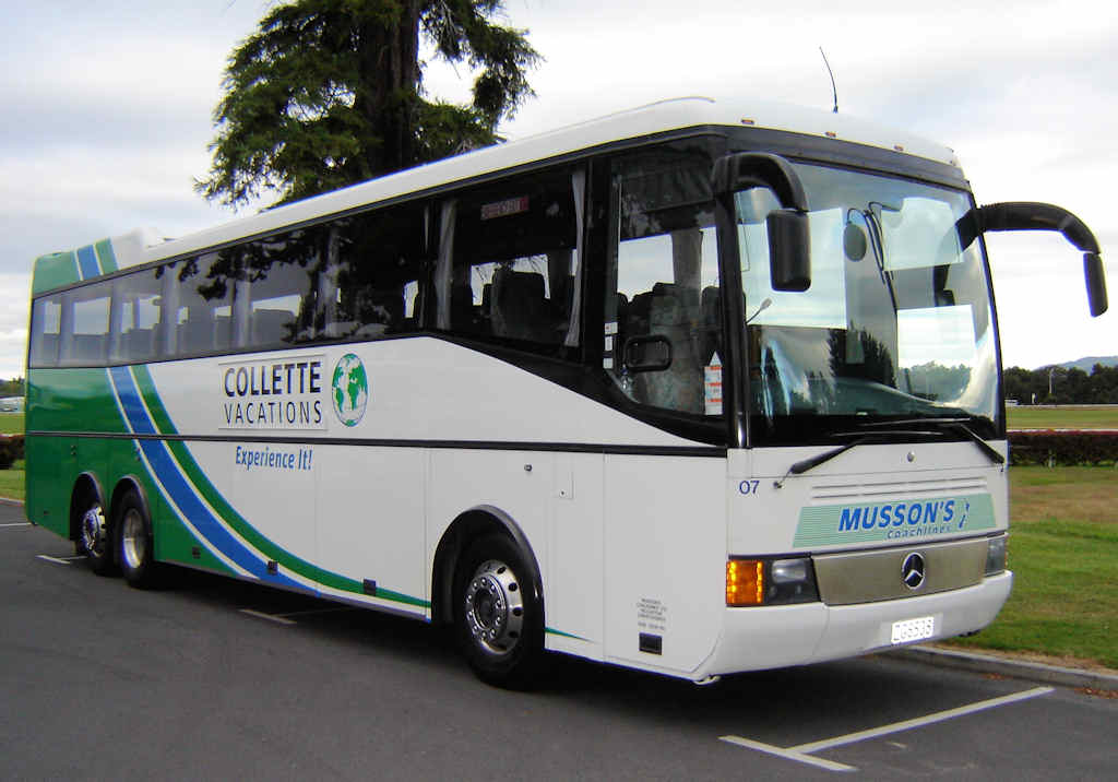 Mussons's Coachlines MB0404