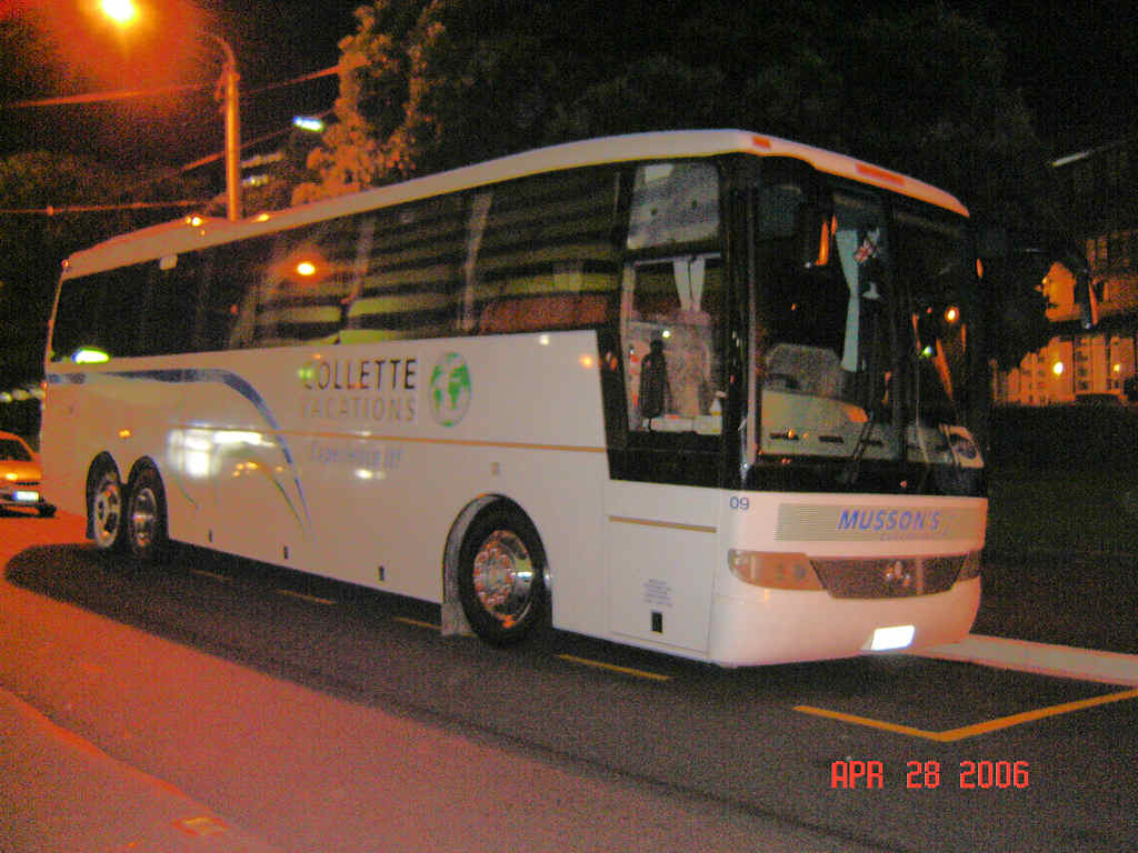 Mussons's Coachlines MB0404