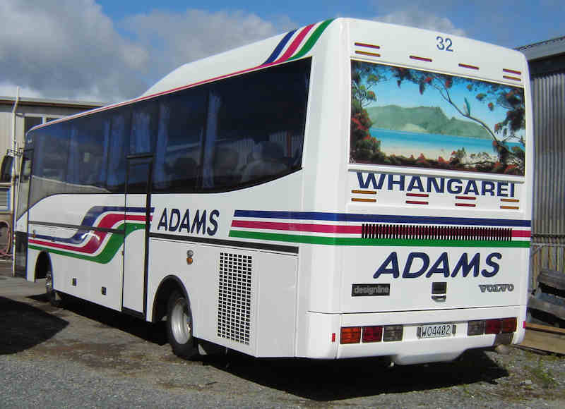 Adams Travelines Volvo B6R #32