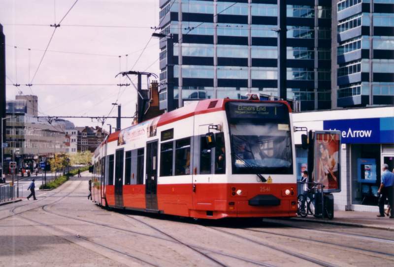 London Tramlink Bombadier LRV 2541